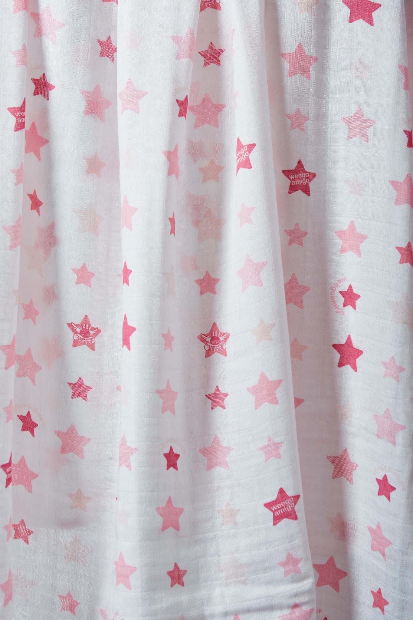 Weegoamigo Bamboo Muslin. Super soft cotton . Swaddling swaddle. Pink stars on white background. Moonlight Baby Sleep. Melbourne.